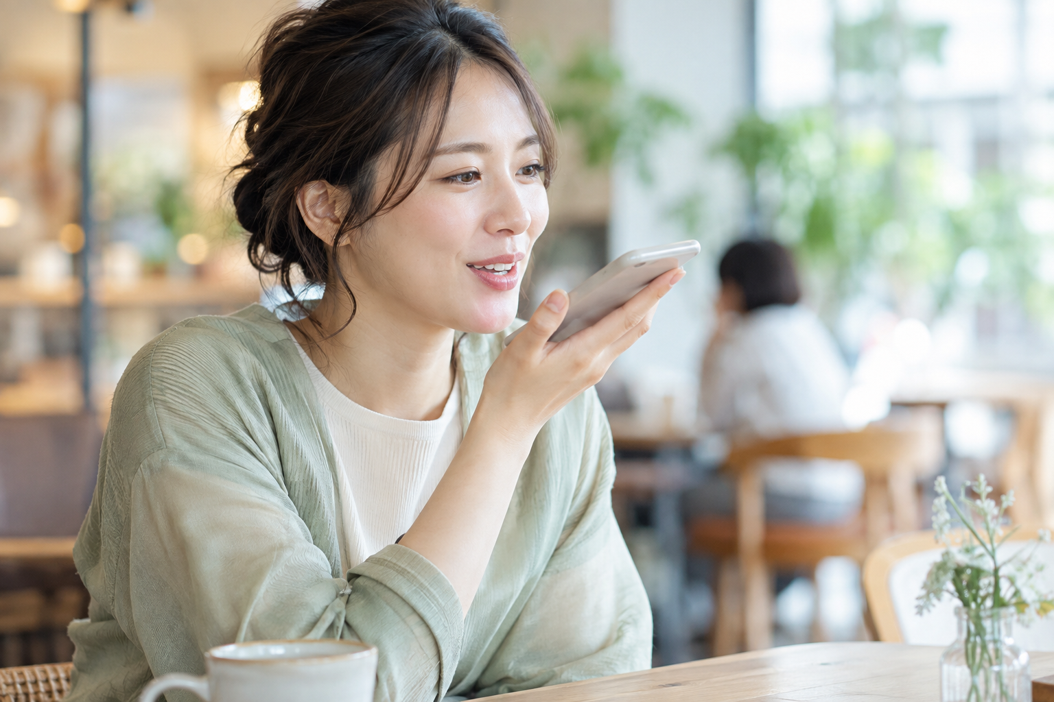 外出先からスマートフォンで声を届けるイメージ